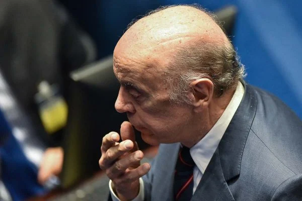 José Serra quer disputar reeleição, mas tucanos não veem viabilidade