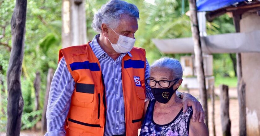 Estado leva alimentos, remédios e água aos afetados pelas chuvas