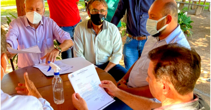 Senador Vanderlan visita nordeste goiano e leva benefícios a municípios alagados