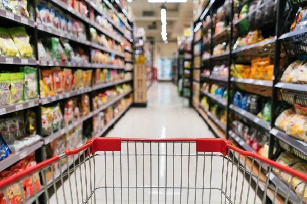 Além de fazerem mal à saúde, ultraprocessados aumentam consumo de água