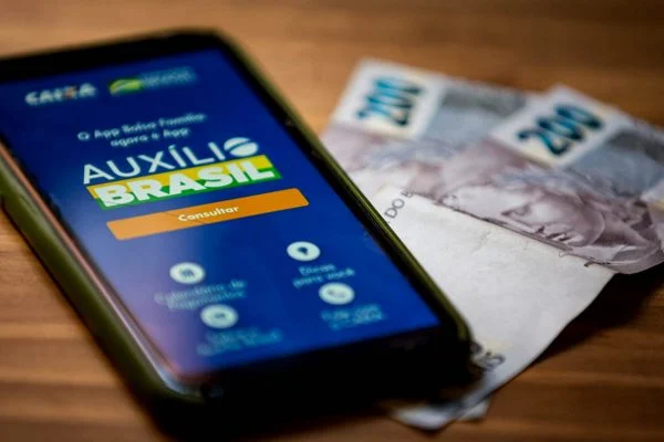 Caixa paga Auxílio Brasil a beneficiários com NIS final 2