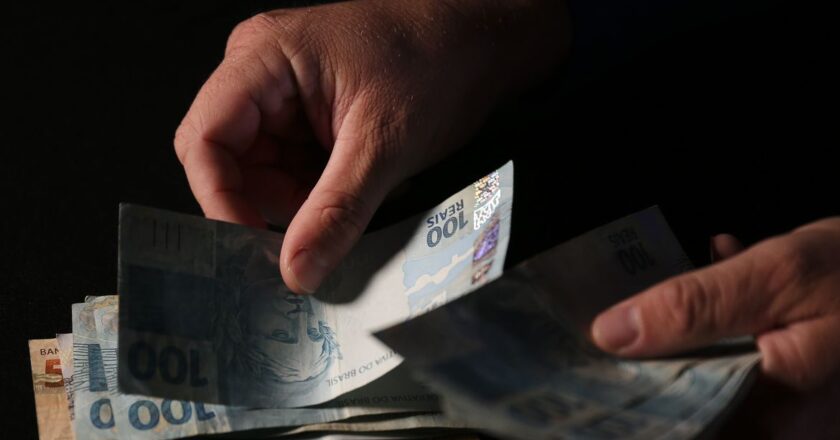 Caixa paga Auxílio Brasil a beneficiários com NIS final 4