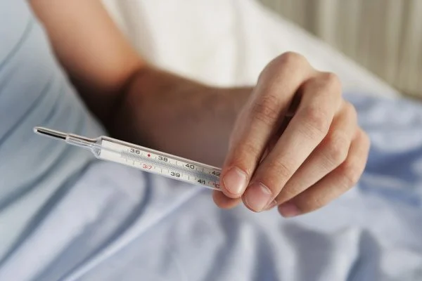 Dengue ou Covid? Veja como diferenciar sintomas das duas doenças