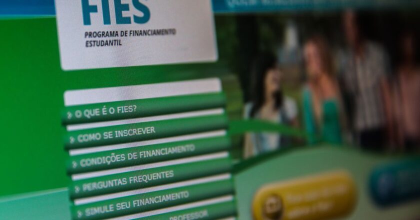 MEC prorroga até amanhã prazo de inscrição no Fies