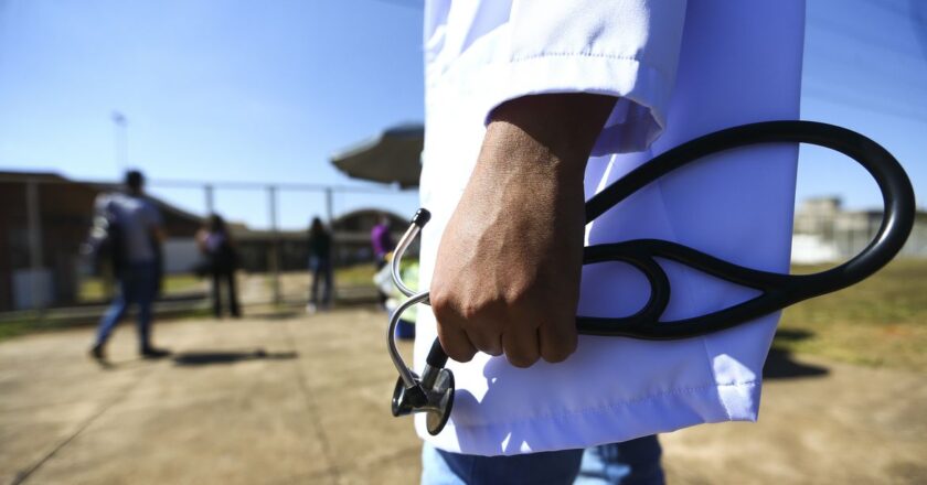 Médico estrangeiro deve ter exame de português para atuar no país