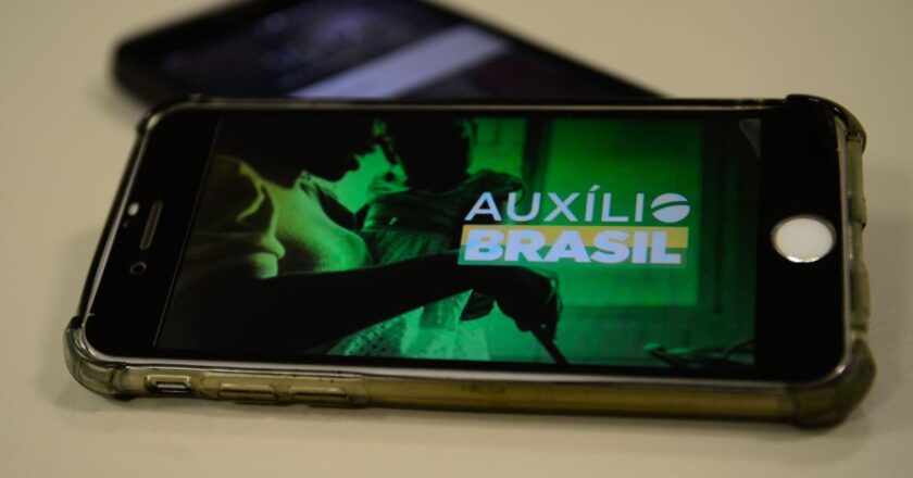Caixa começa a pagar parcela de abril do Auxílio Brasil