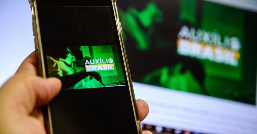 Caixa paga Auxílio Brasil a beneficiários com NIS final 2