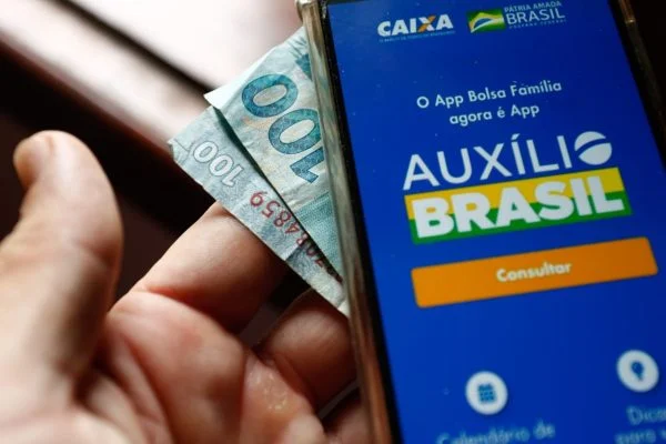Governo publica novas regras para pagamento do Auxílio Brasil. Entenda