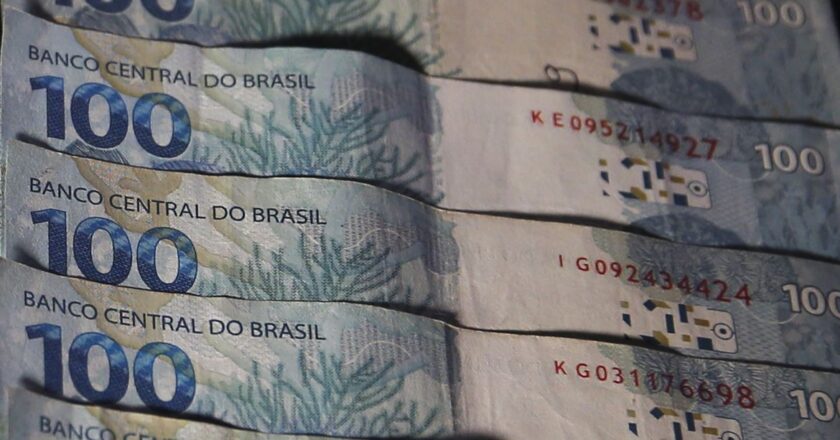 Caixa paga Auxílio Brasil a beneficiários com NIS final 9