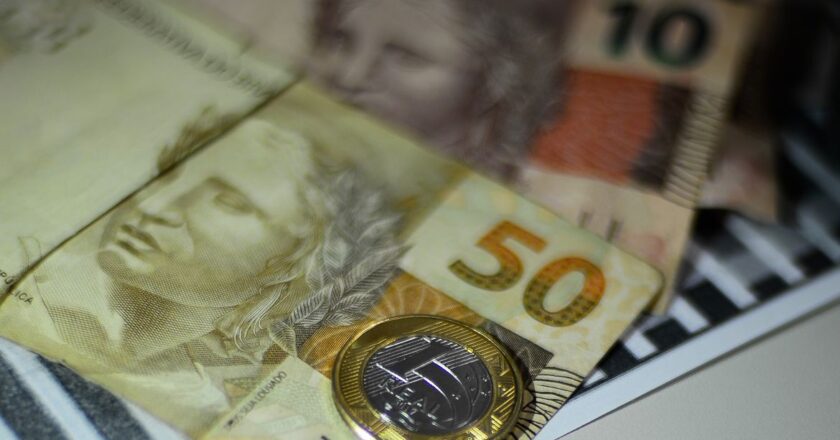 Beneficiários com NIS final 3 recebem hoje Auxílio Brasil