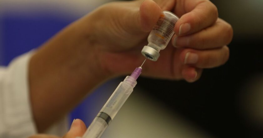 CDC recomenda vacina contra covid-19 para crianças a partir de 6 meses