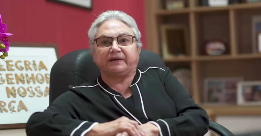 Deus é Amor proíbe mulheres de cortarem o cabelo ou fazerem sobrancelhas