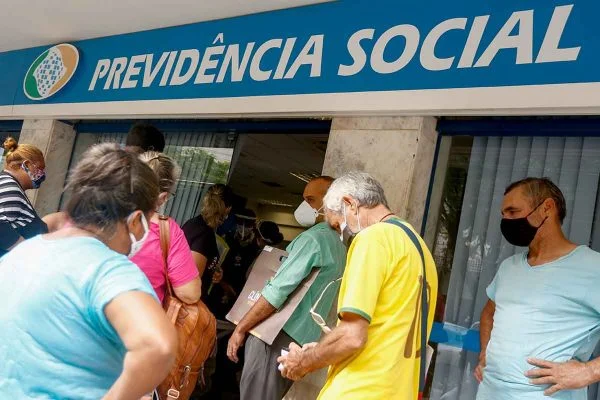 Auxílio-doença dispensa perícia médica se espera passar de 30 dias