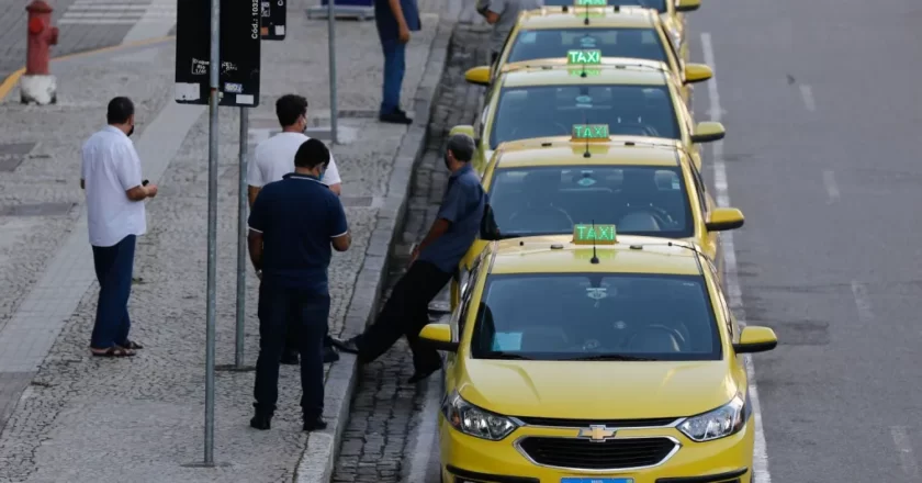 Governo pede a prefeituras cadastro de taxistas para pagar benefício