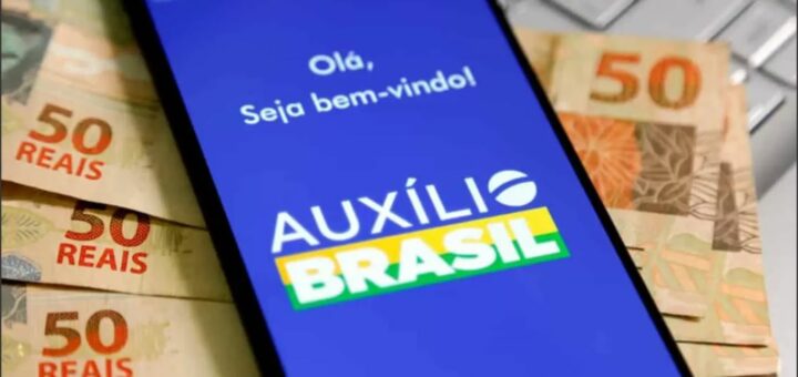 Sancionada lei que libera consignado para o Auxílio Brasil