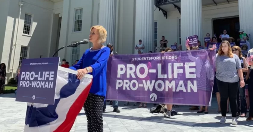 Estado americano aprova lei pró-família e proibição do aborto no mesmo dia