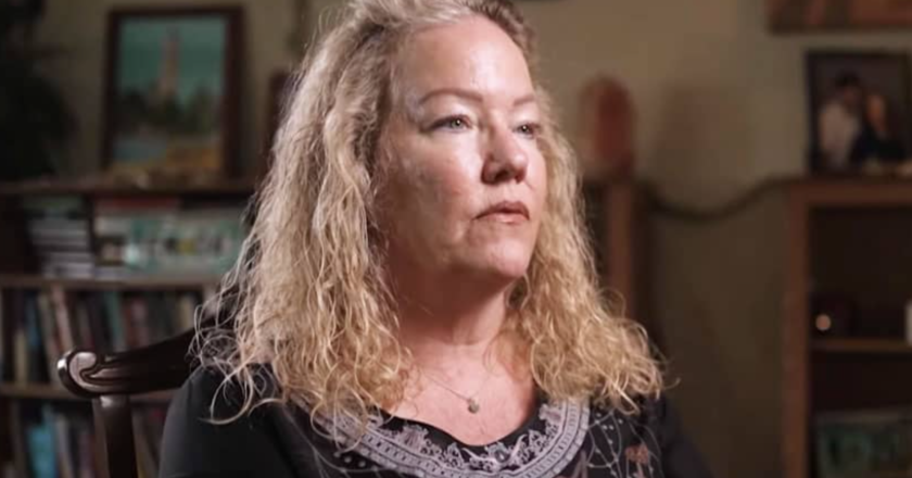 Mulher encontra Jesus dentro da prisão através de testemunho de gângster