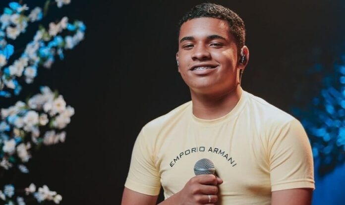 Cantor Kaiky Mello deixa CTI e vai para o quarto após 73 dias