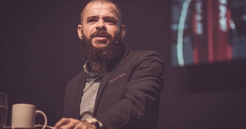 Pastor Anderson Silva deixa o comando da Igreja Vivo por Ti