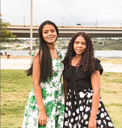 Harmonia Perfumada: Jayane e Esther na Conquista da Persistência