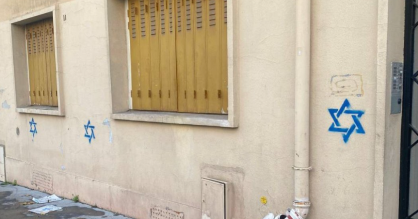 Casas em Paris são marcadas com a Estrela de Davi para facilitar ataques