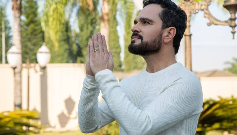 ‘O Evangelho de Jesus tem que ser pregado’, diz Luciano Camargo em post com Bíblia