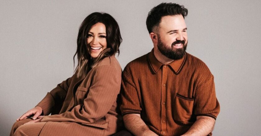 Kari Jobe e Cody Carnes embarcam em turnê pelo Brasil