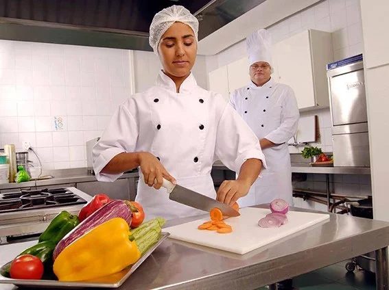 EMPREGO PARA AUXILIAR DE COZINHA – BRASÍLIA DF