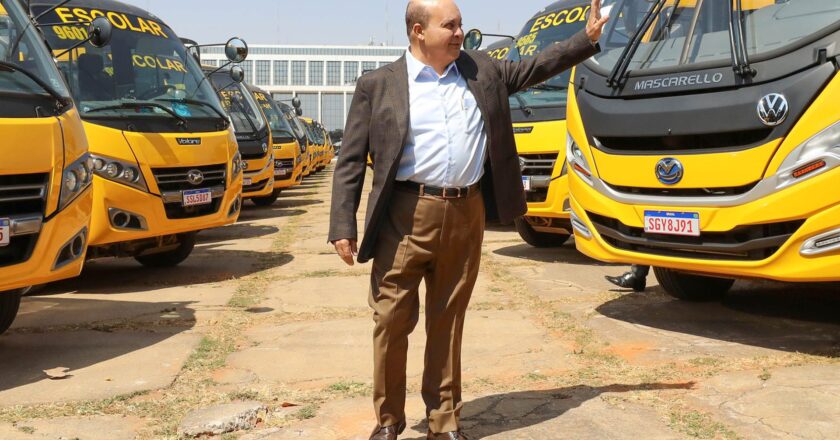 Com investimento de R$ 55 milhões, educação ganha reforço de 115 ônibus para transporte de alunos