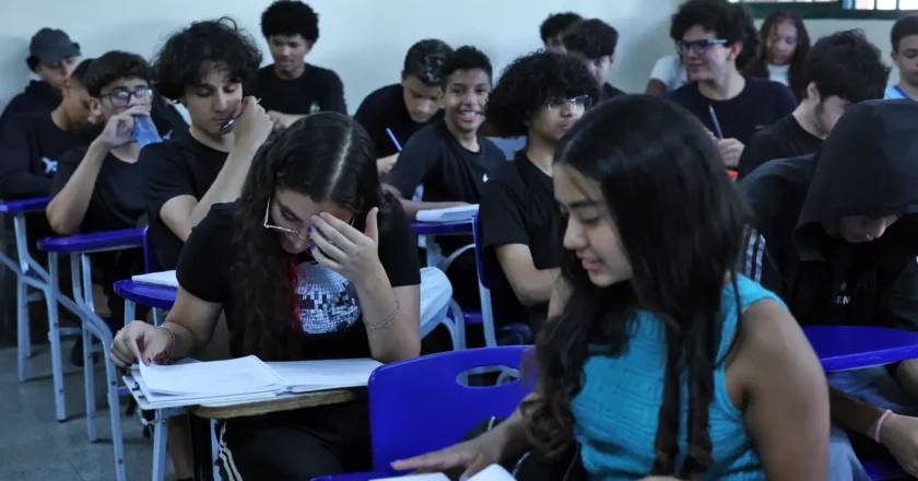 Pé-de-Meia será depositado na conta de alunos a partir de terça-feira
