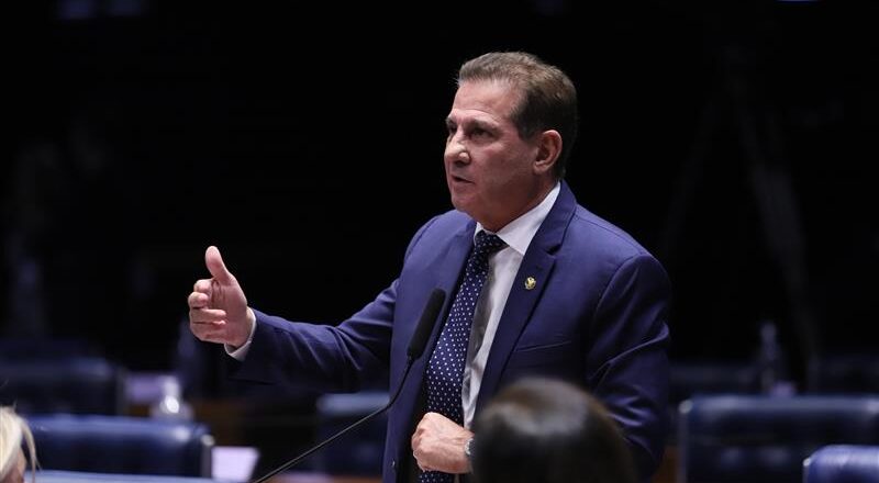 Vanderlan reage a aumento do IOF e apresenta projeto para derrubar decretos do governo