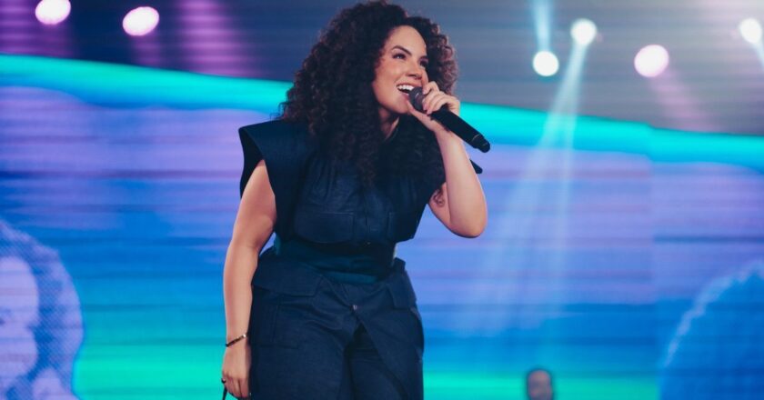 Testemunhos e milagres marcam primeiro DVD ao vivo de Rebeca Carvalho