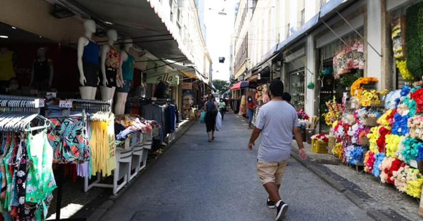 A partir de julho, comércio terá nova regra para trabalho em feriados
