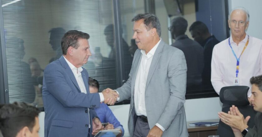 Vanderlan intermedia reunião com presidente da Equatorial Goiás em busca de solução para a falta de energia nos municípios do Vale do Araguaia