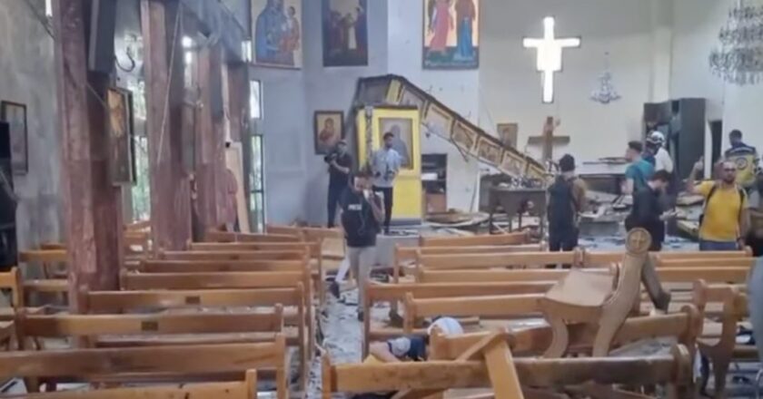 Ataque suicida em igreja na Síria deixa ao menos 25 cristãos mortos