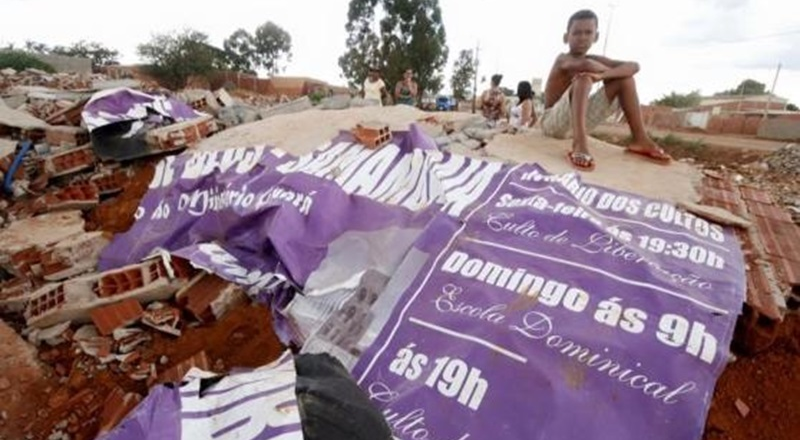 “Rollemberg e a Sombra do ‘Perseguidor de Igrejas’: A Marca que Ainda o Persegue”