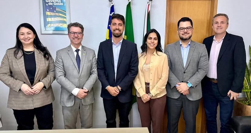 Prefeito de Valparaíso trata de investimentos em saúde e confirma inauguração de nova UPA
