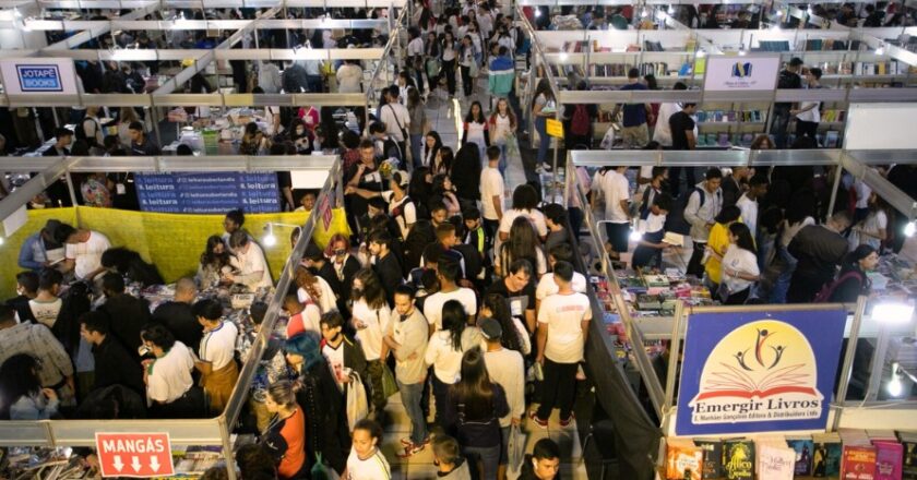Governo de Minas distribui mais de 17 mil vales-livros em evento literário em Uberlândia