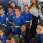 Prefeitura entrega 50 mil kits de uniformes escolares em Águas Lindas