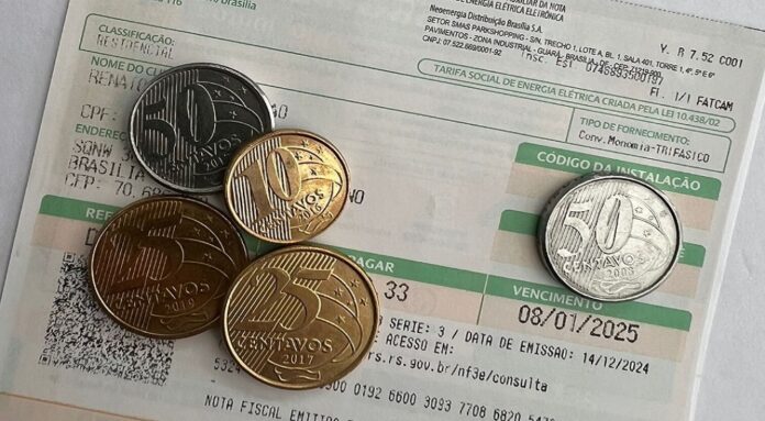 Mais de 120 mil famílias do DF poderão ter redução na conta de energia