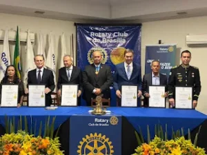 Rotary Club Pioneiro de Brasília entrega honraria máxima a figuras de destaque do DF