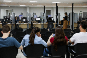 Sem regularizar o título, eleitor pode ser impedido de votar, tomar posse em concurso público e tirar passaporte