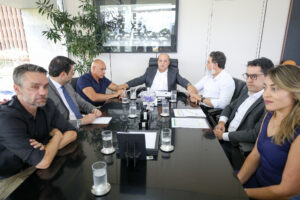 Ibaneis Rocha autoriza nomeação de mais de mil profissionais para reforçar a saúde no DF