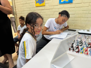 Programa Enxergando o Futuro realiza exames de visão em 470 alunos da Escola Paulo Freire, em Valparaíso
