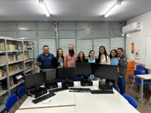 Adasa entrega computadores a escolas públicas e amplia acesso à tecnologia no DF