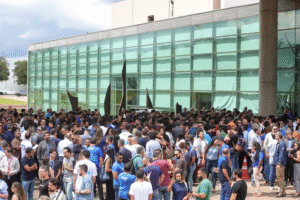 Em frente à CLDF, funcionários do BRB defendem aprovação de projeto enviado pelo GDF