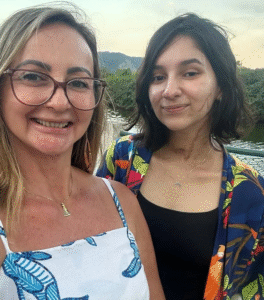 Alana Anísio: sobrevivente de tentativa de feminicídio emociona em primeiro passeio com a mãe