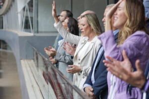 Celina Leão se emociona em evento com 70 mil pessoas: “é impossível não sentir a presença de Deus”