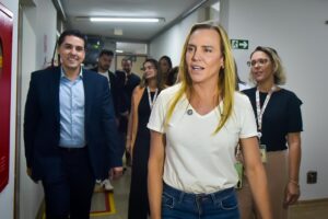 Enquanto uns caem, Celina cresce — o DF já percebeu