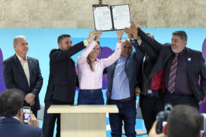 GDF sanciona lei que permite transferência e herança de outorgas de táxi no DF